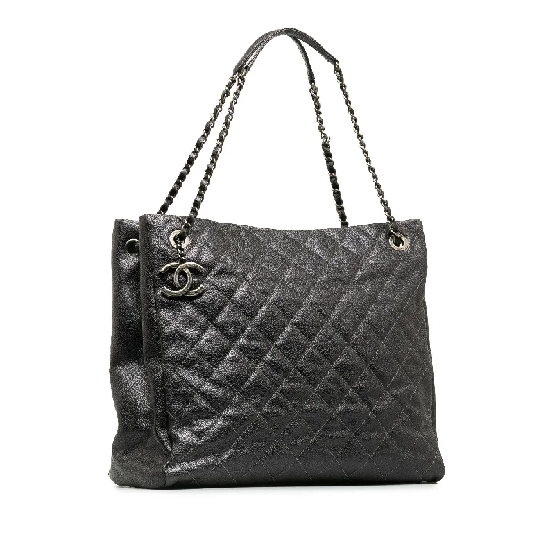 Chanel Handbag with Adjustable Strap for ComfortChanel Large Caviar Chic Shopping Tote (apkgpU)