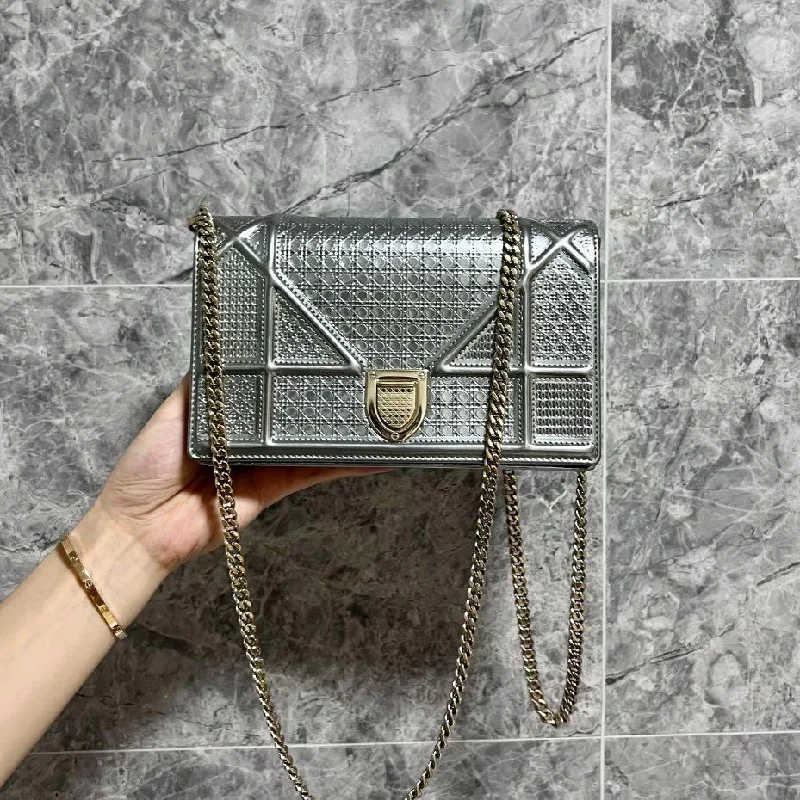 Fashion - forward Christian Dior tote bags for the modern womanDiorama Wallet On Chain WOC Silver