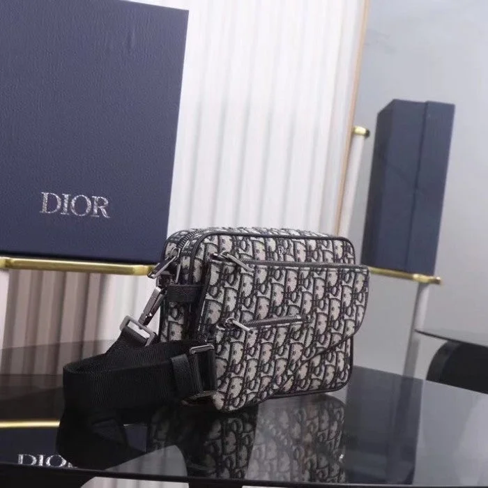 Christian Dior handbags with a removable shoulder strap for versatilityDior Saddle Triple Pouch Beige and Black Dior Oblique Jacquard